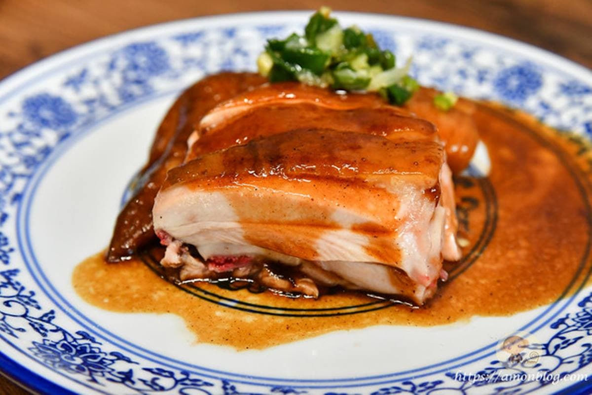 1天賣300隻油雞!「港式油雞飯」鹹香唰嘴,內用還有藥膳雞湯喝到飽 1天賣300隻油雞!「港式油雞飯」鹹香唰嘴,內用還有藥膳雞湯喝到飽