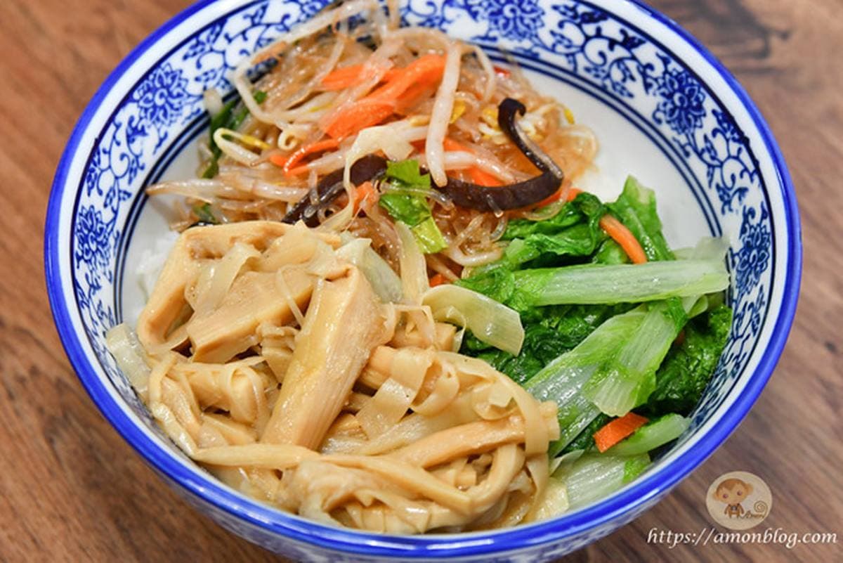 1天賣300隻油雞!「港式油雞飯」鹹香唰嘴,內用還有藥膳雞湯喝到飽 1天賣300隻油雞!「港式油雞飯」鹹香唰嘴,內用還有藥膳雞湯喝到飽