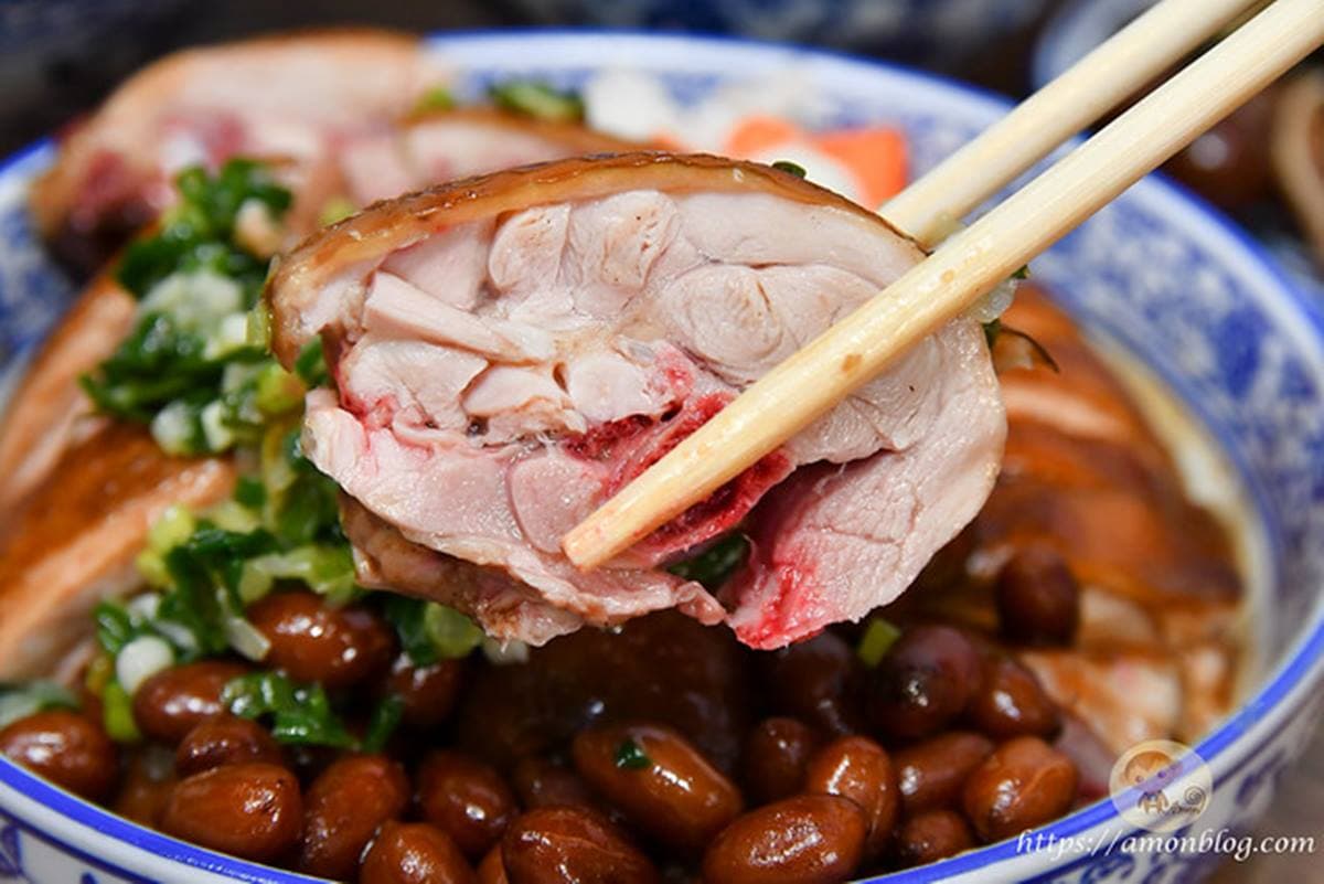1天賣300隻油雞!「港式油雞飯」鹹香唰嘴,內用還有藥膳雞湯喝到飽 1天賣300隻油雞!「港式油雞飯」鹹香唰嘴,內用還有藥膳雞湯喝到飽