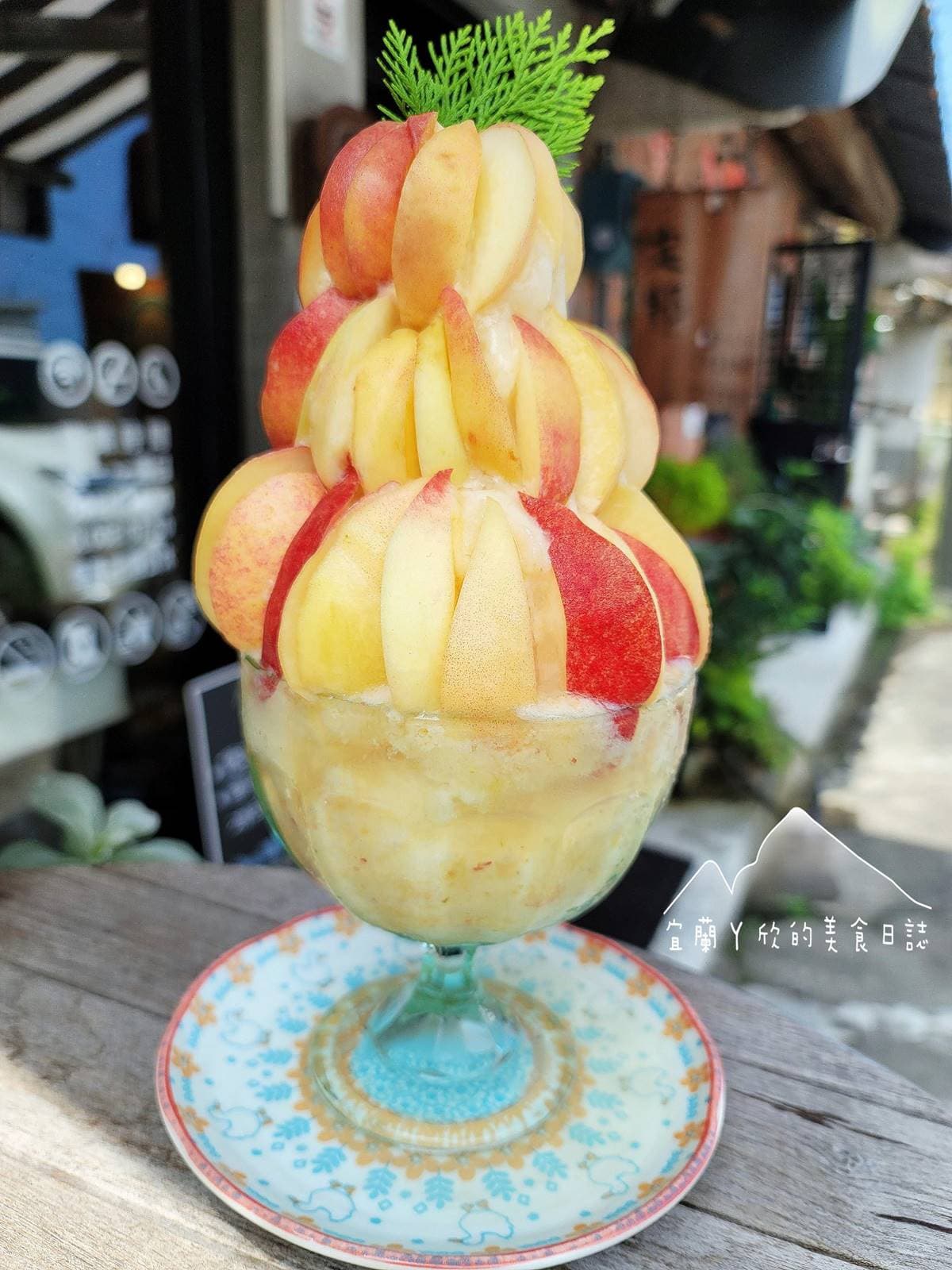 疊滿12顆水蜜桃!宜蘭最狂「3層水蜜桃冰沙」想喝先預約,只賣到8月底快衝 疊滿12顆水蜜桃!宜蘭最狂「3層水蜜桃冰沙」想喝先預約,只賣到8月底快衝