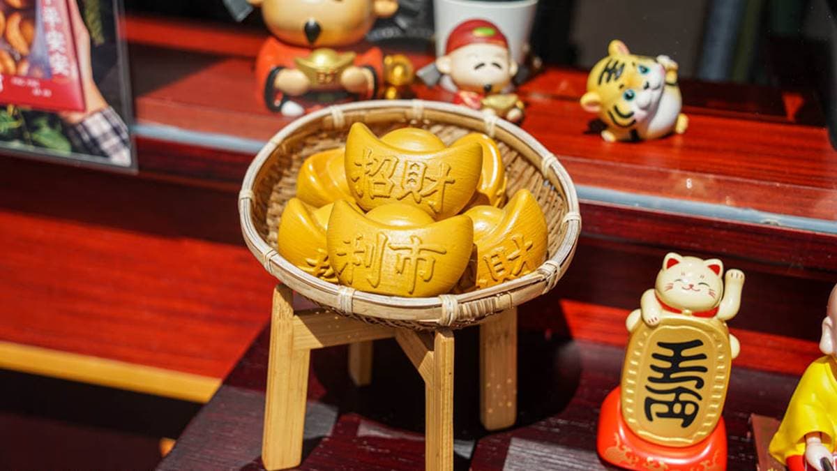 過年招財拜這盒!全台唯一「元寶雞蛋糕」1顆不到10元,超Q外型送禮也喜氣 過年招財拜這盒!全台唯一「元寶雞蛋糕」1顆不到10元,超Q外型送禮也喜氣