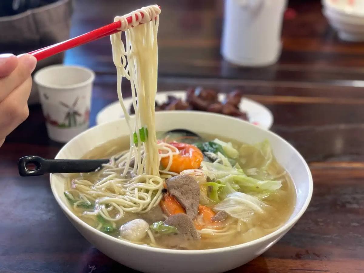 老闆怕你吃不飽!超佛「大碗公什錦麵」逼近10人份,爆量配料一整碗僅120元 老闆怕你吃不飽!超佛「大碗公什錦麵」逼近10人份,爆量配料一整碗僅120元