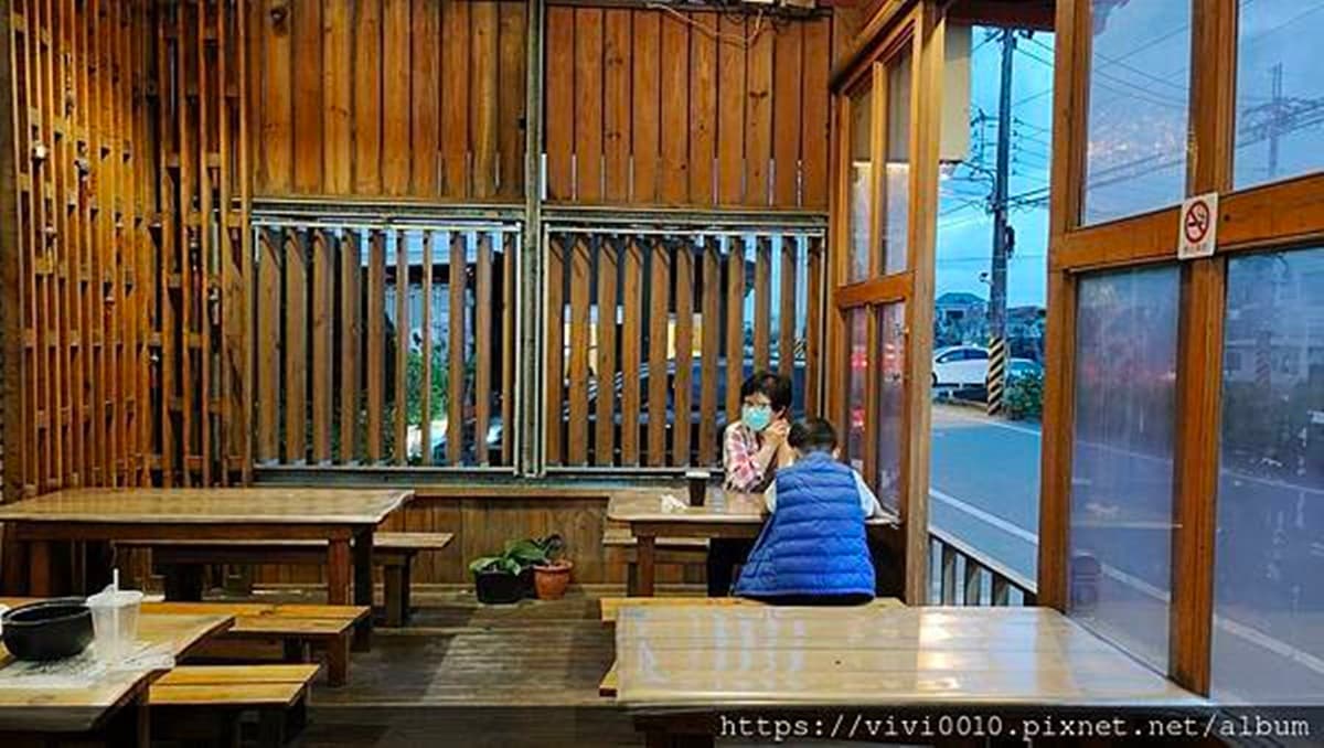 像章魚燒的臭豆腐?「沙拉臭香捲」搭柴魚超獨特,酥炸外皮香脆誘人 像章魚燒的臭豆腐?「沙拉臭香捲」搭柴魚超獨特,酥炸外皮香脆誘人