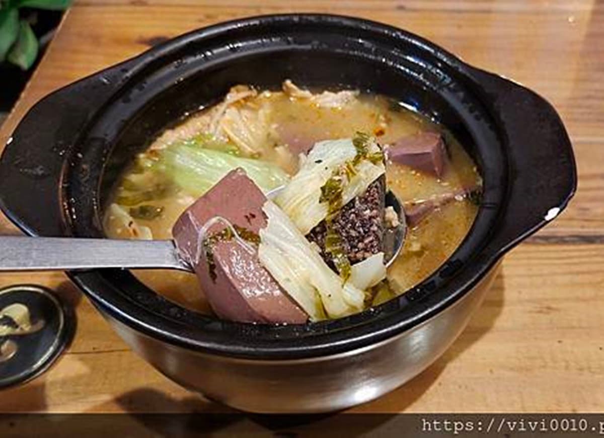 像章魚燒的臭豆腐?「沙拉臭香捲」搭柴魚超獨特,酥炸外皮香脆誘人 像章魚燒的臭豆腐?「沙拉臭香捲」搭柴魚超獨特,酥炸外皮香脆誘人