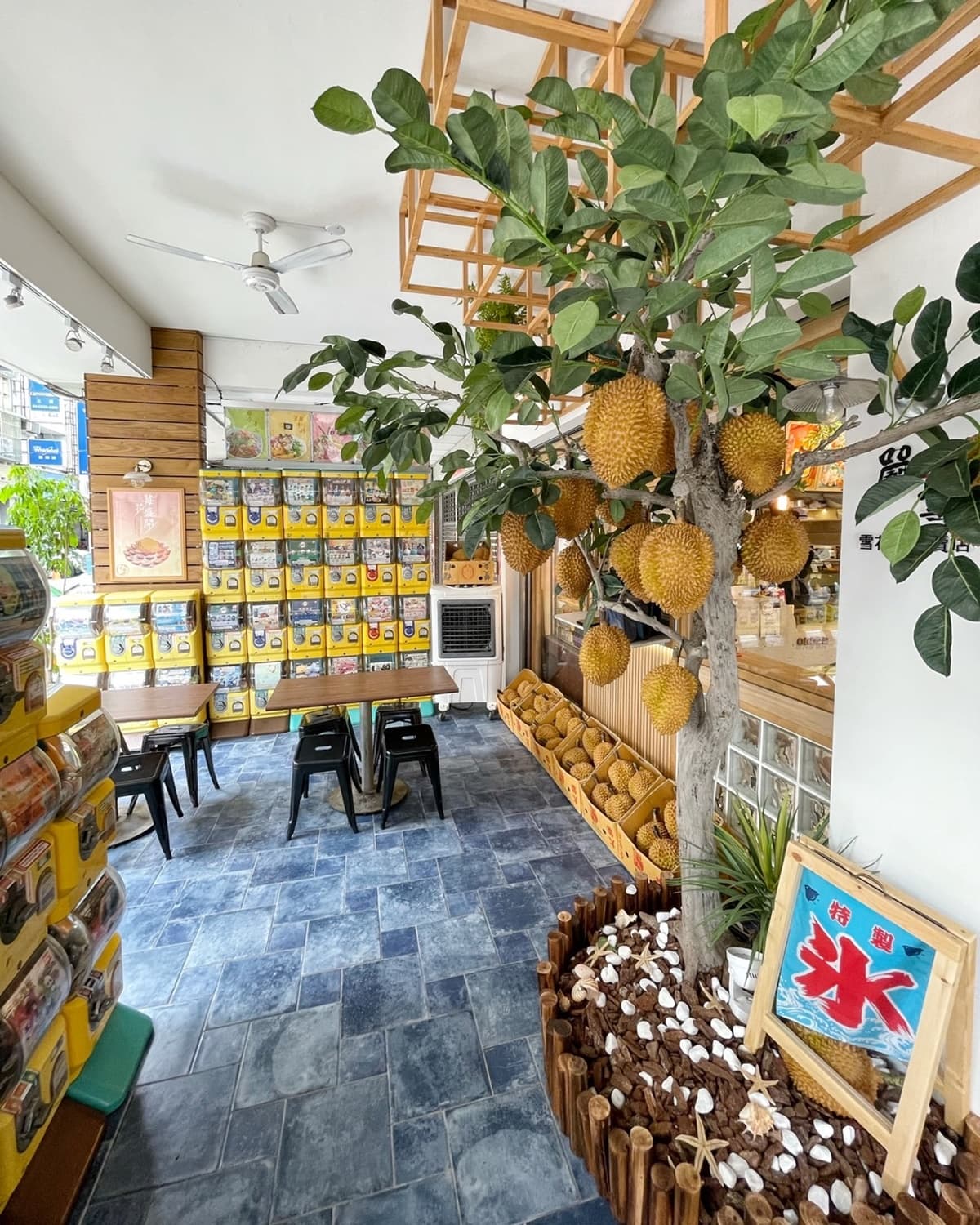 有味道慎入!全台最狂「半顆榴槤雪花冰」霸氣端上桌,爽嗑爆濃榴槤冰+果肉 有味道慎入!全台最狂「半顆榴槤雪花冰」霸氣端上桌,爽嗑爆濃榴槤冰+果肉