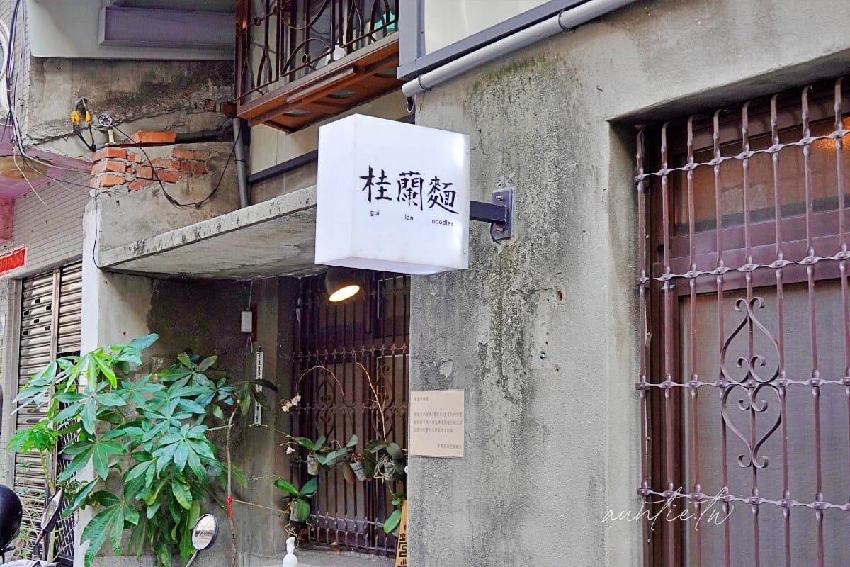 香菜控暴動!「爆量香菜滷肉飯」只要45元,50元「去骨雞腿麵」開賣就秒殺 香菜控暴動!「爆量香菜滷肉飯」只要45元,50元「去骨雞腿麵」開賣就秒殺