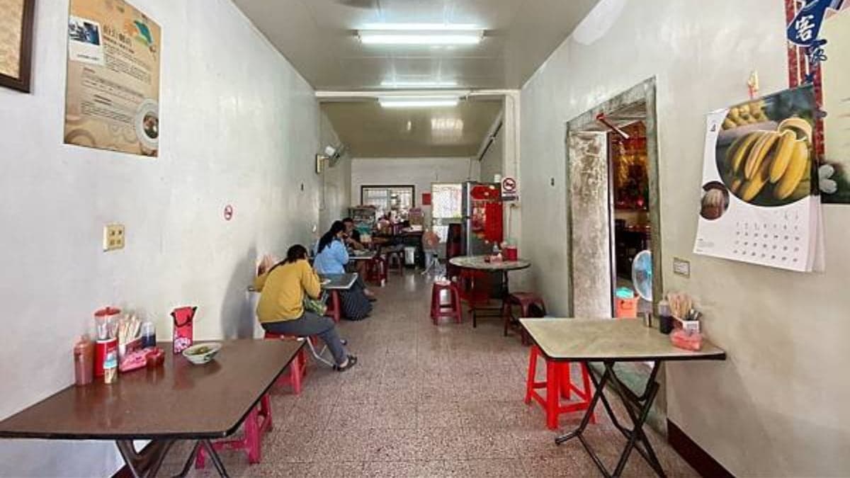 土地公庇佑!屏東「銅板價麵店」必點客家鹹湯圓,Q彈米苔目+油蔥酥太唰嘴 土地公庇佑!屏東「銅板價麵店」必點客家鹹湯圓,Q彈米苔目+油蔥酥太唰嘴
