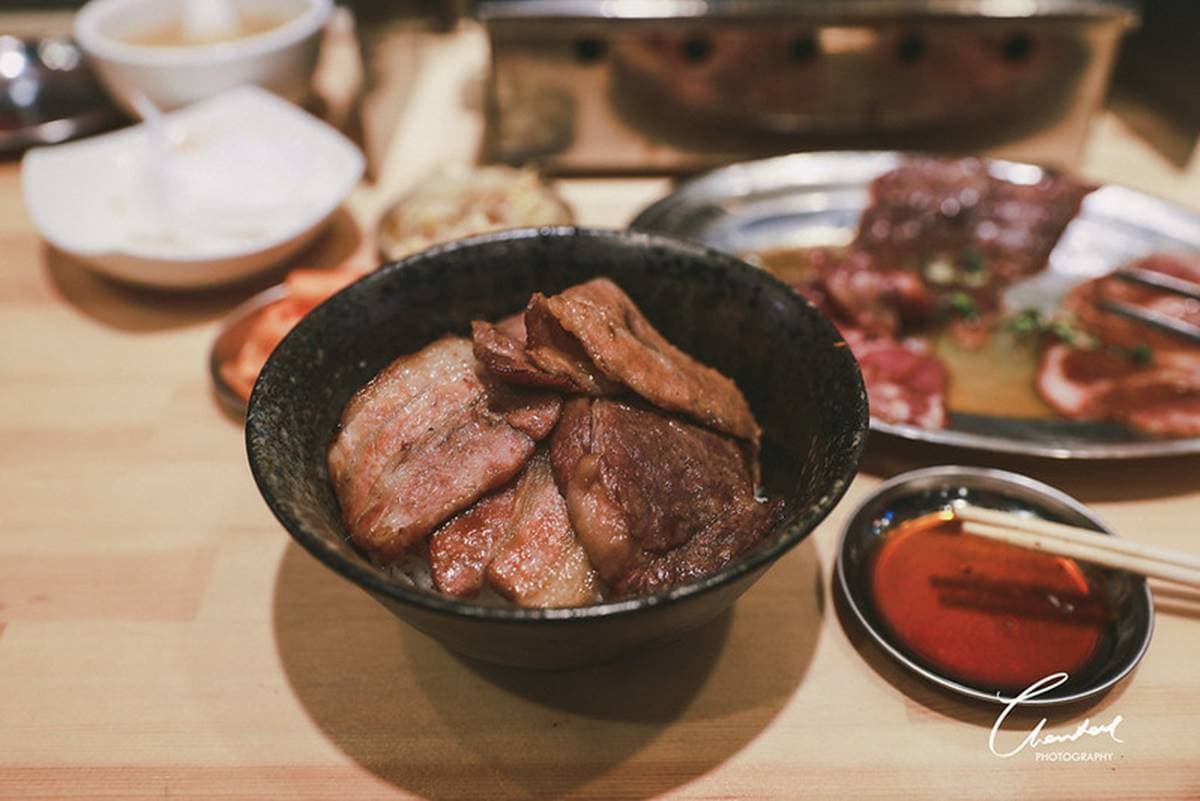 1人吃燒肉不尷尬!台南「難民燒肉」310元起就能爽嗑套餐,白飯還能免費續 1人吃燒肉不尷尬!台南「難民燒肉」310元起就能爽嗑套餐,白飯還能免費續