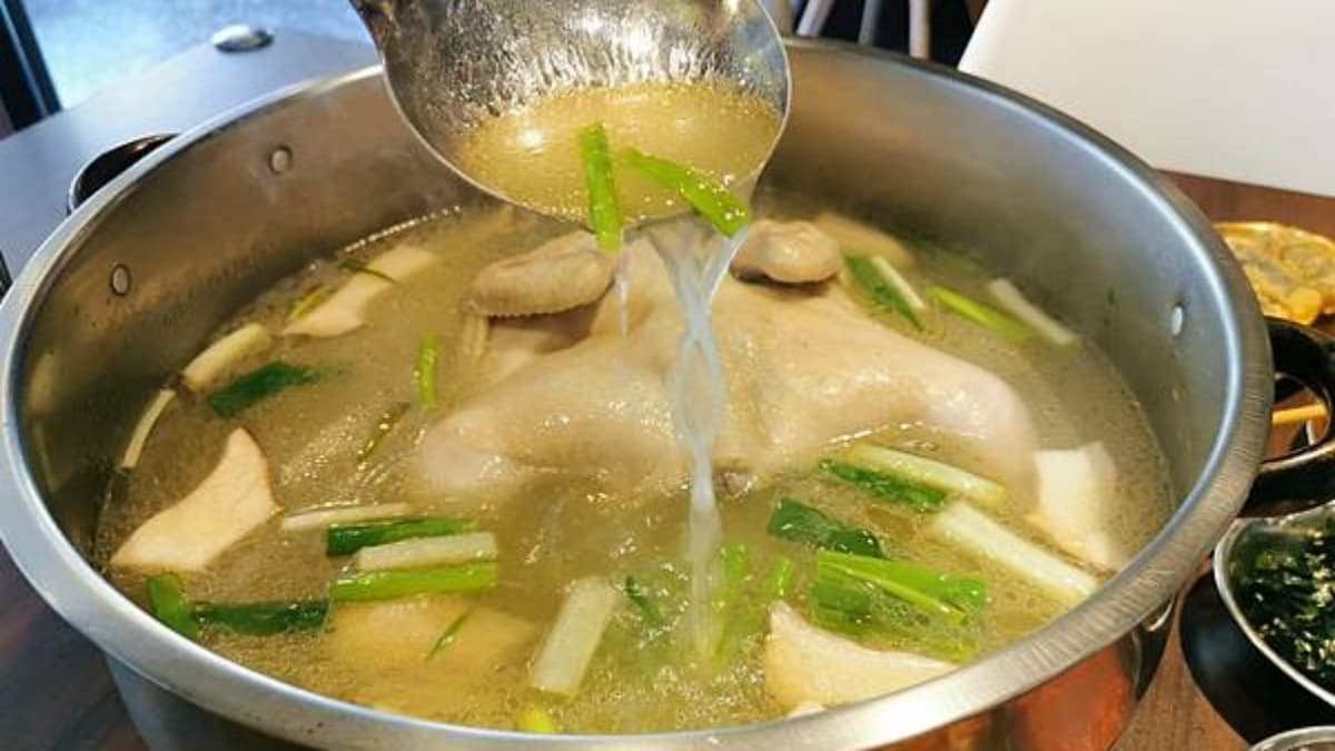 整隻活體雞入鍋!新北道地「韓式料理」小菜吃到飽,浮誇大盆裝滿滿蛤蜊 整隻活體雞入鍋!新北道地「韓式料理」小菜吃到飽,浮誇大盆裝滿滿蛤蜊