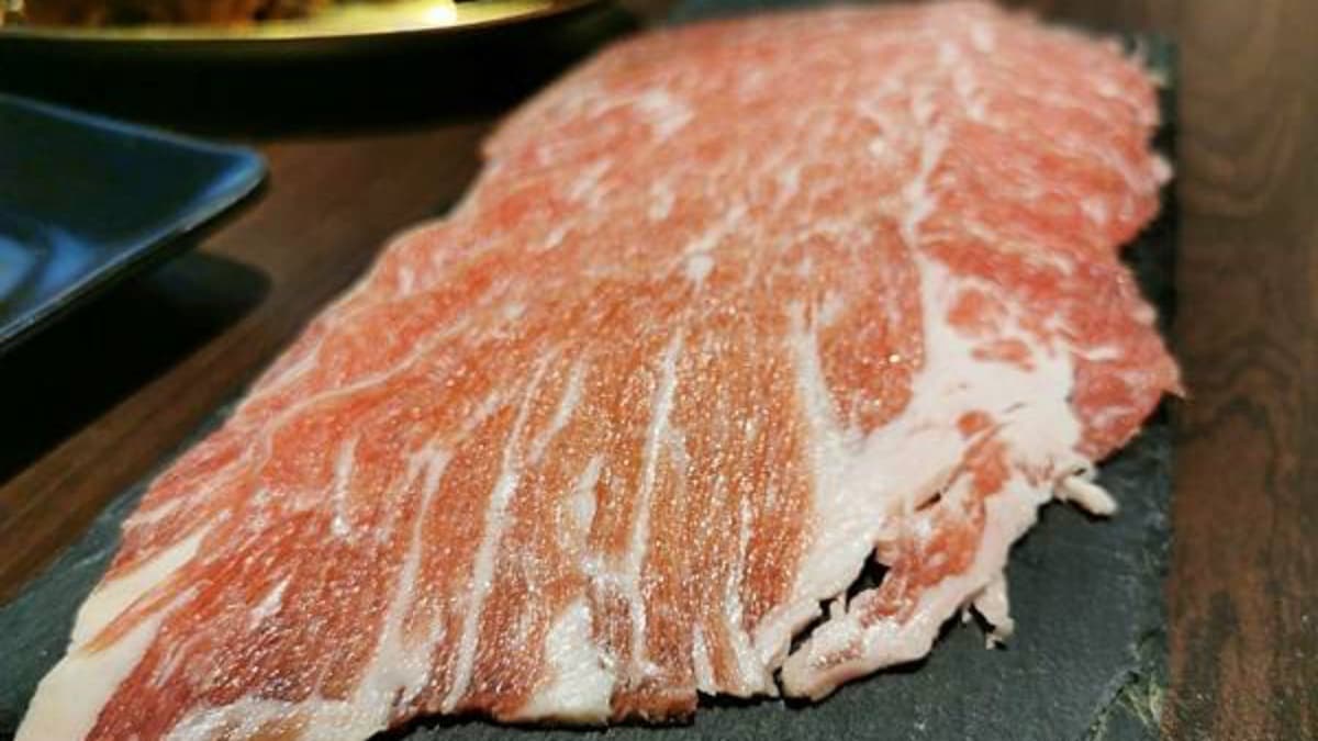 整隻活體雞入鍋!新北道地「韓式料理」小菜吃到飽,浮誇大盆裝滿滿蛤蜊 整隻活體雞入鍋!新北道地「韓式料理」小菜吃到飽,浮誇大盆裝滿滿蛤蜊