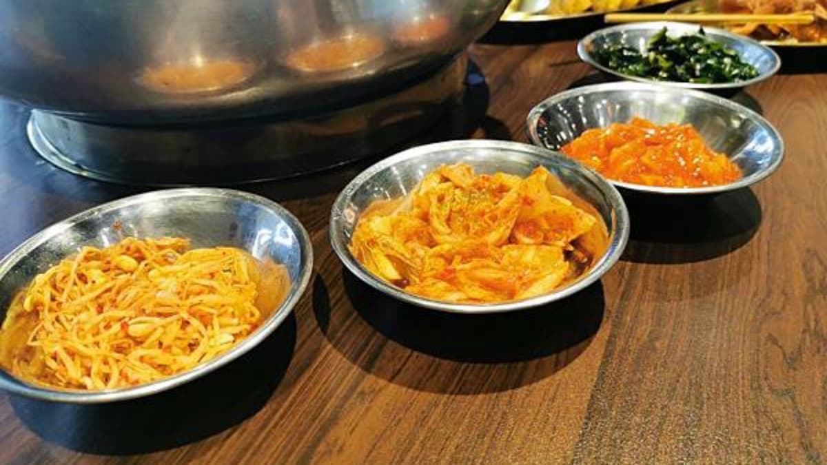 整隻活體雞入鍋!新北道地「韓式料理」小菜吃到飽,浮誇大盆裝滿滿蛤蜊 整隻活體雞入鍋!新北道地「韓式料理」小菜吃到飽,浮誇大盆裝滿滿蛤蜊