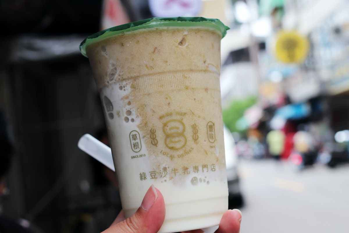 綠豆冰沙論戰!古早味手搖冰 vs 咀嚼系果汁機冰 vs 綿密柔滑攪拌冰,你是哪派 綠豆冰沙論戰!古早味手搖冰 vs 咀嚼系果汁機冰 vs 綿密柔滑攪拌冰,你是哪派