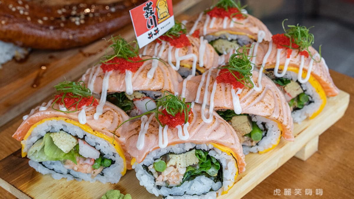 高雄最狂日料!堆成山「爆量牛小排丼」淋滿鮭魚卵,巨型鰻魚壽司要用鏟子吃 高雄最狂日料!堆成山「爆量牛小排丼」淋滿鮭魚卵,巨型鰻魚壽司要用鏟子吃