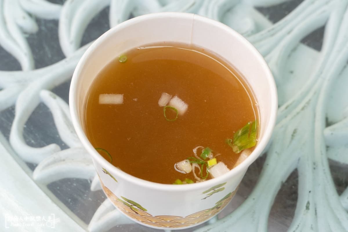 老闆超佛心!南投「浮誇系炒飯」爆炒整隻白蝦,炭火蝦頭湯免費喝到飽 老闆超佛心!南投「浮誇系炒飯」爆炒整隻白蝦,炭火蝦頭湯免費喝到飽