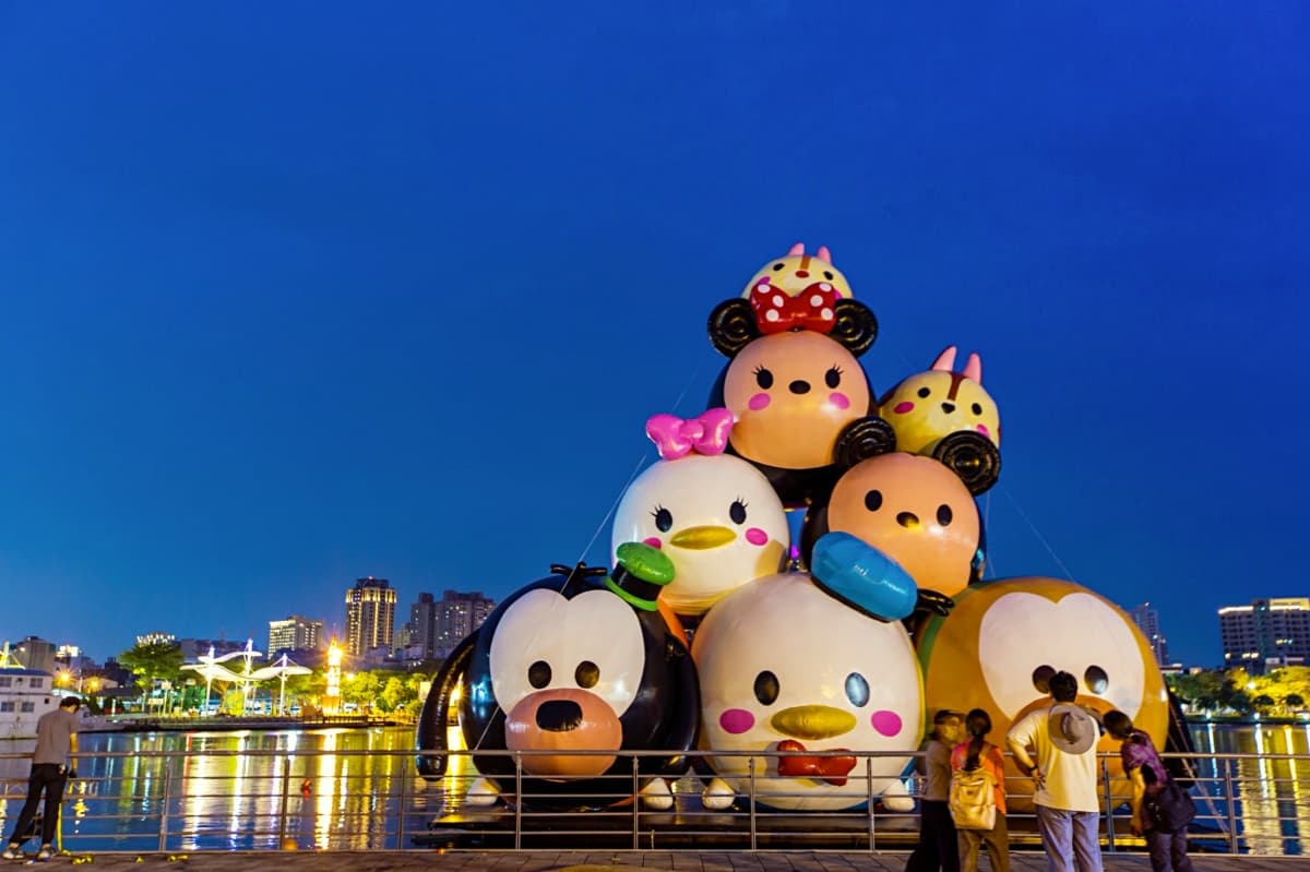 搶先曝光!15米巨萌「TSUM TSUM」漂浮安平碼頭,迪士尼粉快衝台南拍爆 搶先曝光!15米巨萌「TSUM TSUM」漂浮安平碼頭,迪士尼粉快衝台南拍爆