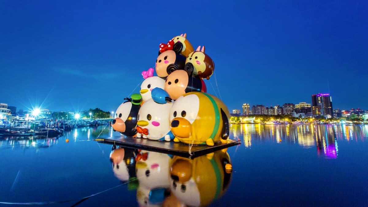 搶先曝光!15米巨萌「TSUM TSUM」漂浮安平碼頭,迪士尼粉快衝台南拍爆 搶先曝光!15米巨萌「TSUM TSUM」漂浮安平碼頭,迪士尼粉快衝台南拍爆