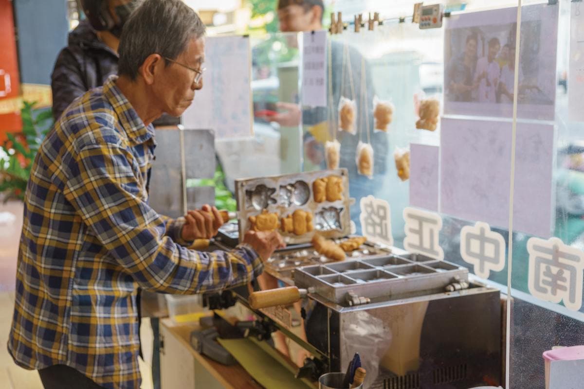 還沒開店就排隊!貓奴必吃「貓掌冰燒雞蛋糕」,整球哈肯達斯冰淇淋塞滿滿 還沒開店就排隊!貓奴必吃「貓掌冰燒雞蛋糕」,整球哈肯達斯冰淇淋塞滿滿