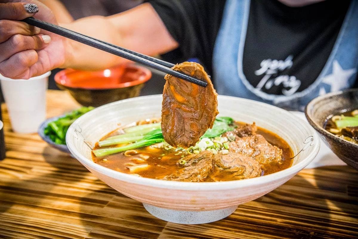 從早吃到晚!中原夜市周邊8家「高CP值美食」:平價牛排、最好吃地瓜球 從早吃到晚!中原夜市周邊8家「高CP值美食」:平價牛排、最好吃地瓜球