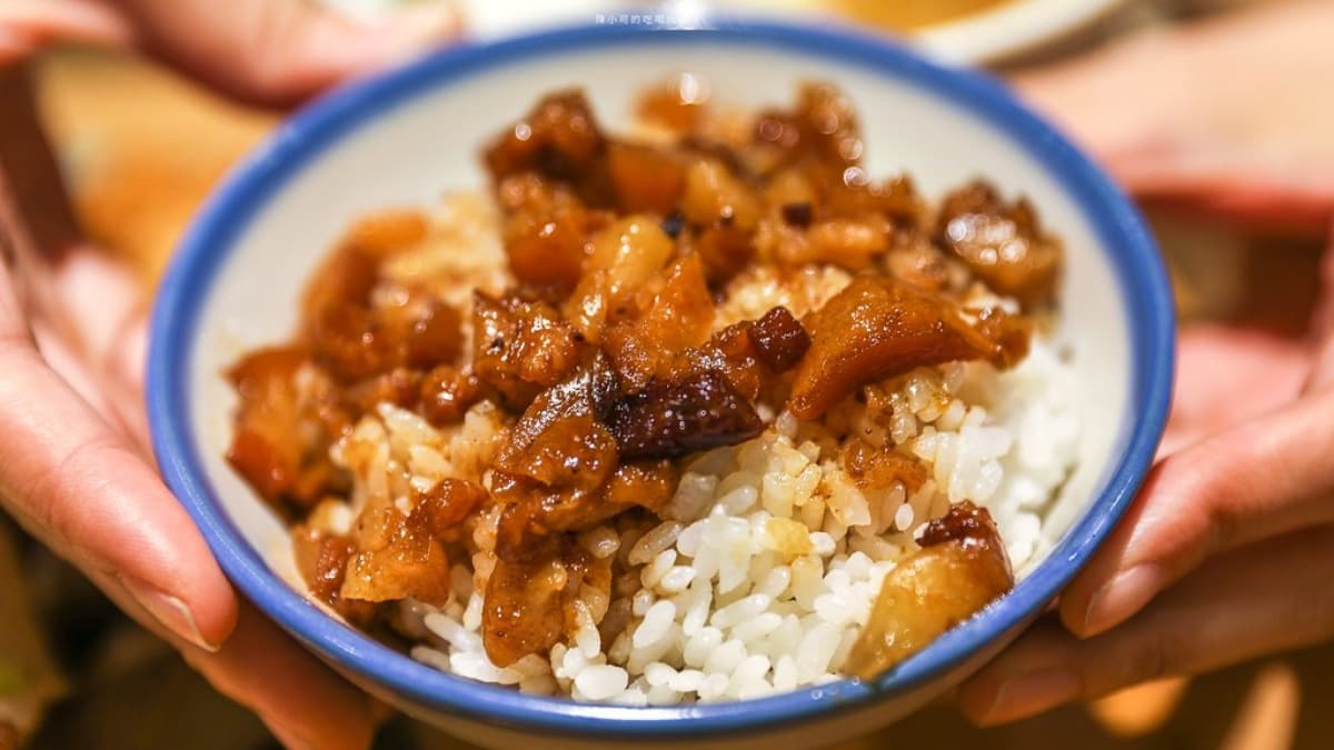 小英總統也來過!萬華「巷弄滷肉飯」飄香30年,必點滷肉飯+土魠魚羹組合 小英總統也來過!萬華「巷弄滷肉飯」飄香30年,必點滷肉飯+土魠魚羹組合