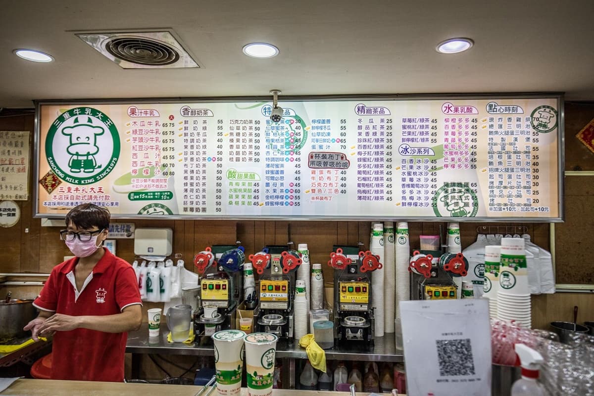 三重人從小吃到大!「老字號木瓜牛奶」想喝要領號碼牌,尬雞排組合熟客最愛 三重人從小吃到大!「老字號木瓜牛奶」想喝要領號碼牌,尬雞排組合熟客最愛