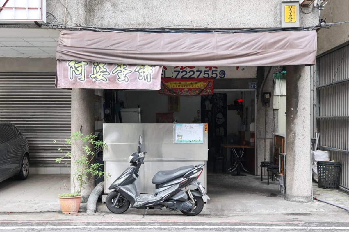 彰化人氣早餐!店家自製「厚皮蛋餅」飄香30年,包滿滿高麗菜給料不手軟 彰化人氣早餐!店家自製「厚皮蛋餅」飄香30年,包滿滿高麗菜給料不手軟