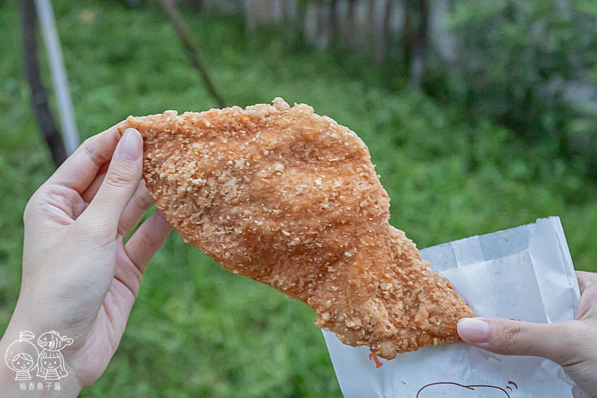 30元吃爆手掌大雞排!台中「無名鹹酥雞」一開攤就排隊,外酥內多汁CP值超高 30元吃爆手掌大雞排!台中「無名鹹酥雞」一開攤就排隊,外酥內多汁CP值超高
