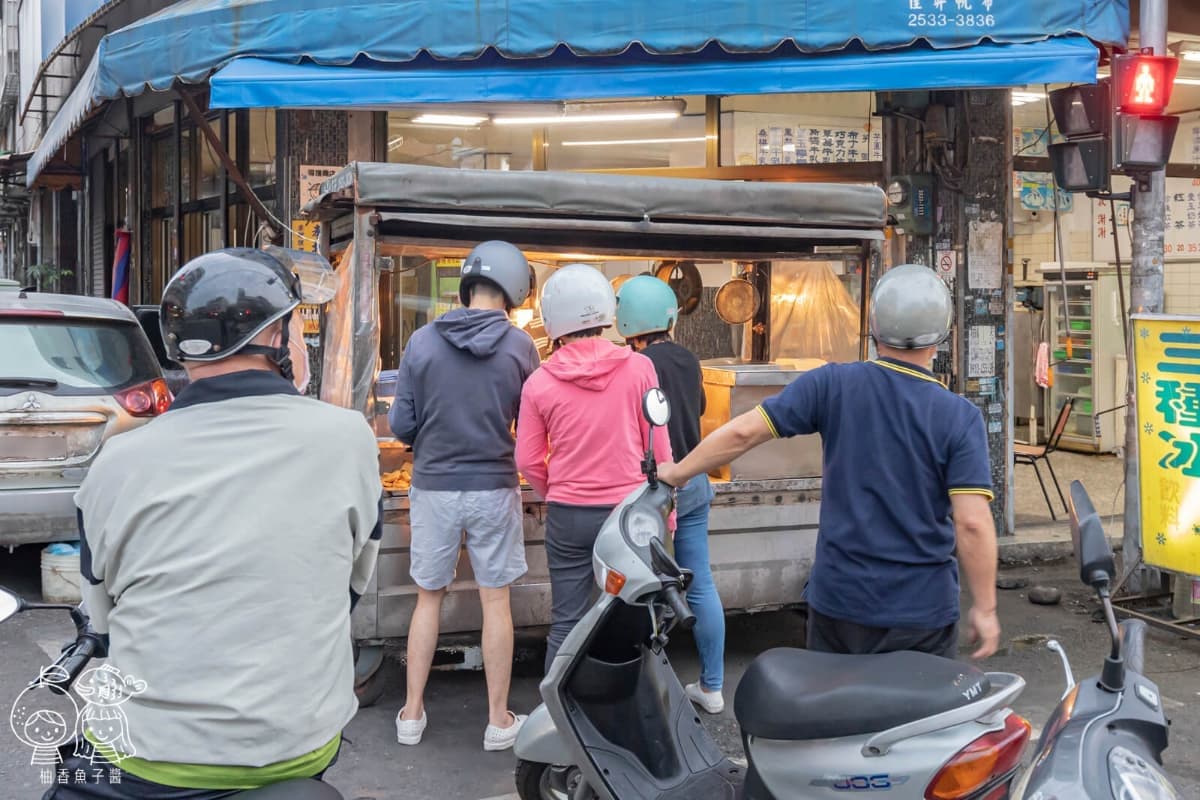 30元吃爆手掌大雞排!台中「無名鹹酥雞」一開攤就排隊,外酥內多汁CP值超高 30元吃爆手掌大雞排!台中「無名鹹酥雞」一開攤就排隊,外酥內多汁CP值超高