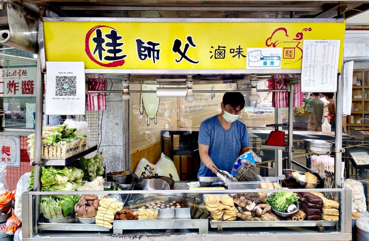 點麵送高麗菜!忠孝復興「大分量滷味」30元就能吃飽,還未營業就排隊快衝 點麵送高麗菜!忠孝復興「大分量滷味」30元就能吃飽,還未營業就排隊快衝