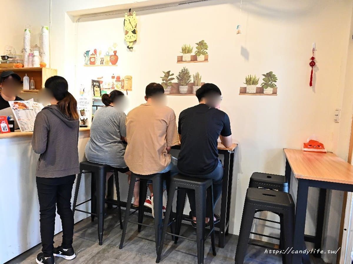 料多到滿出來!比日本還浮誇「巨大沖繩飯糰」1次嗑4種肉,網推空腹再去吃 料多到滿出來!比日本還浮誇「巨大沖繩飯糰」1次嗑4種肉,網推空腹再去吃