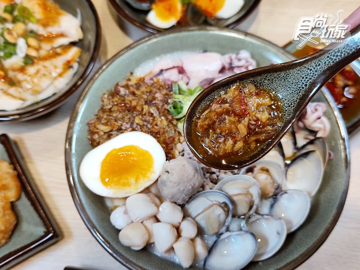 連3天買一送一!超浮誇「海鮮雞湯粥」新北首店開幕,麻油口味超補啊 連3天買一送一!超浮誇「海鮮雞湯粥」新北首店開幕,麻油口味超補啊