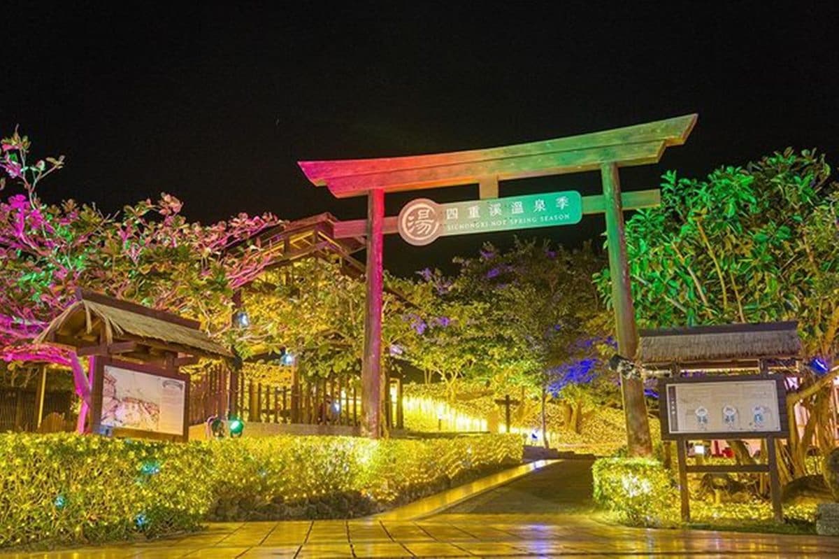 搶拍「全台最南燈會」!屏東四重溪溫泉季11/4開跑,逛小農市集、看水豚泡湯 搶拍「全台最南燈會」!屏東四重溪溫泉季11/4開跑,逛小農市集、看水豚泡湯
