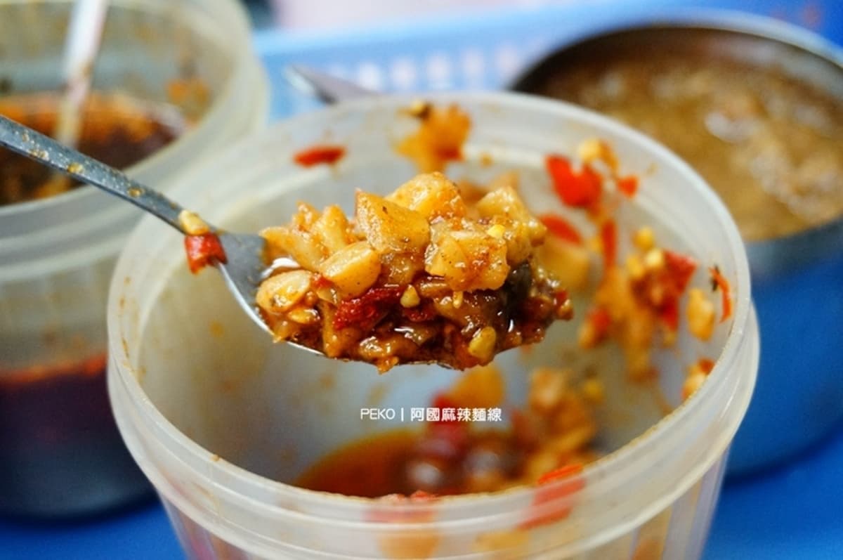 夜貓子才吃得到!板橋「麻辣麵線」還沒開攤就排隊,再搭辣蘿蔔辣度破表 夜貓子才吃得到!板橋「麻辣麵線」還沒開攤就排隊,再搭辣蘿蔔辣度破表