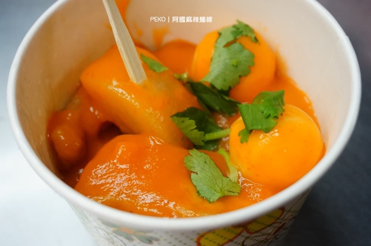 夜貓子才吃得到!板橋「麻辣麵線」還沒開攤就排隊,再搭辣蘿蔔辣度破表 夜貓子才吃得到!板橋「麻辣麵線」還沒開攤就排隊,再搭辣蘿蔔辣度破表
