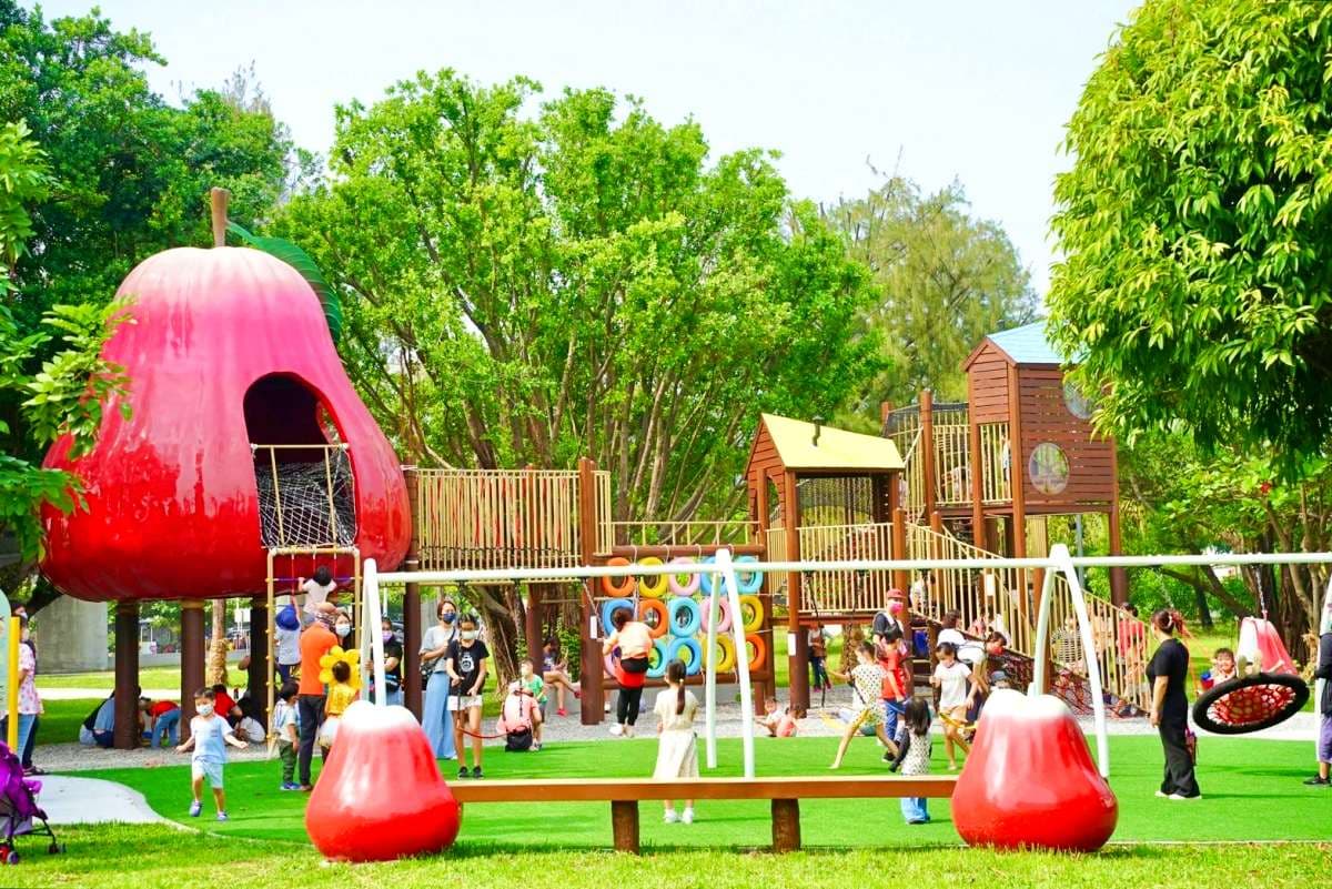 全台首座「飛天火車公園」在這!玩翻30米「馬卡龍色火車」、蓮霧造型遊樂場 全台首座「飛天火車公園」在這!玩翻30米「馬卡龍色火車」、蓮霧造型遊樂場