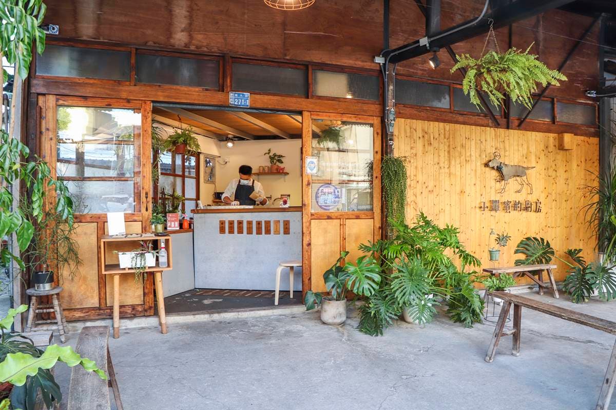 老闆和店狗都是帥哥!網評4.7星「雙餡紅豆餅」,經典抹茶+紅豆只要20元 老闆和店狗都是帥哥!網評4.7星「雙餡紅豆餅」,經典抹茶+紅豆只要20元