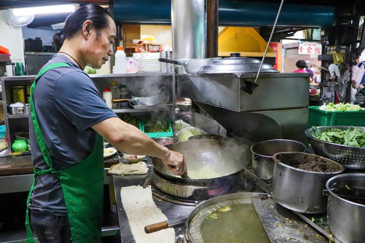 台灣沙茶醬始祖!飄香70年「溫體牛肉鍋」天天客滿,沾「祖傳沙茶醬」超夠味 台灣沙茶醬始祖!飄香70年「溫體牛肉鍋」天天客滿,沾「祖傳沙茶醬」超夠味