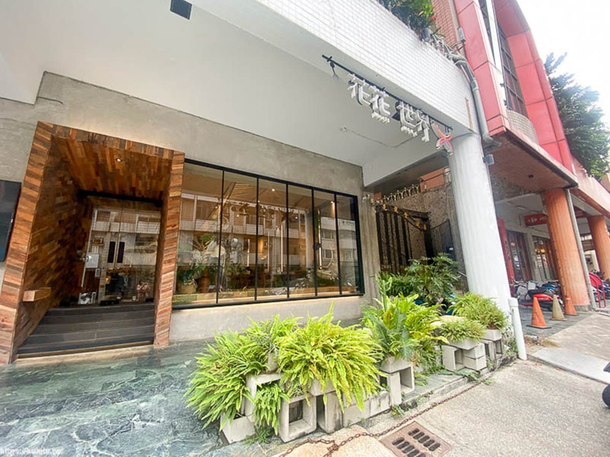 全台最狂尾牙餐廳!10隻「活體松葉蟹」霸氣上桌,爽嗑海鮮+和牛火鍋快搶訂 全台最狂尾牙餐廳!10隻「活體松葉蟹」霸氣上桌,爽嗑海鮮+和牛火鍋快搶訂