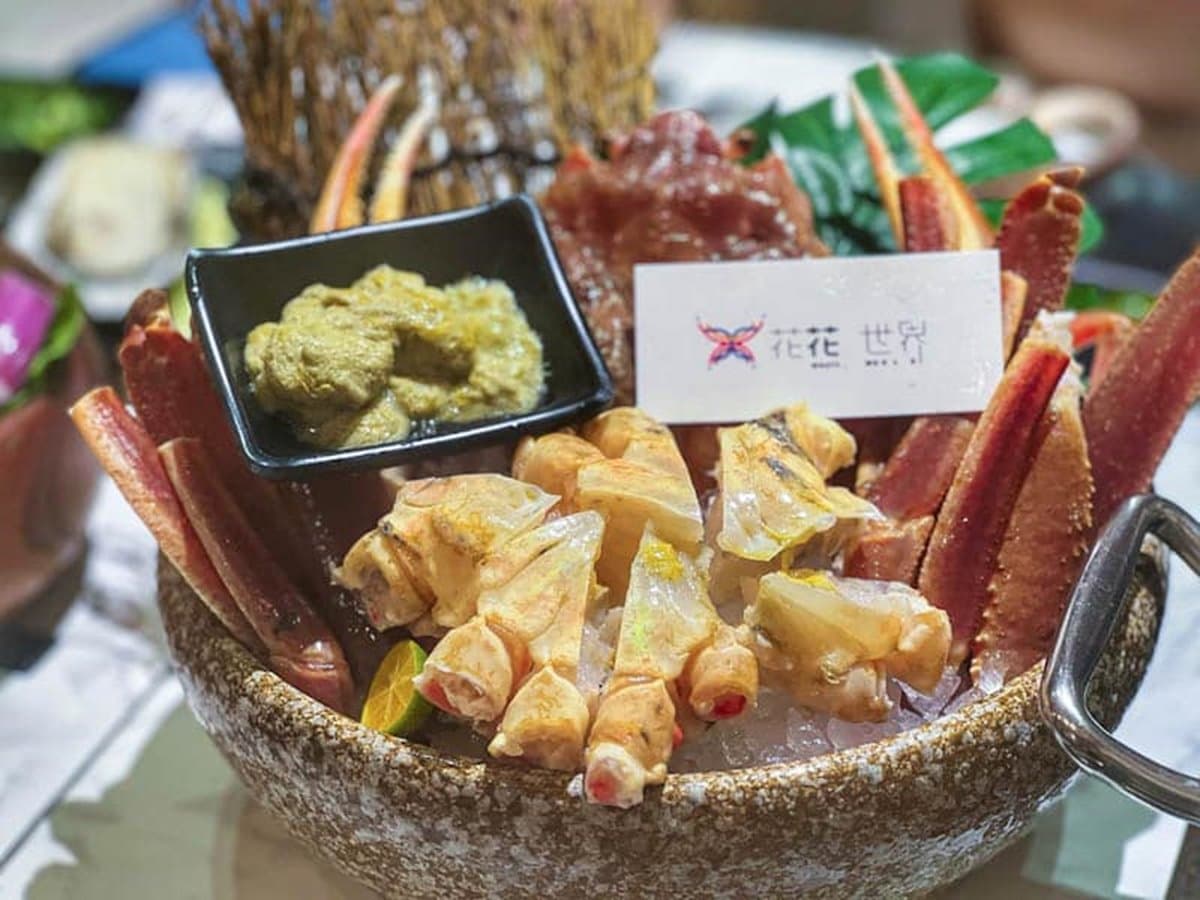 全台最狂尾牙餐廳!10隻「活體松葉蟹」霸氣上桌,爽嗑海鮮+和牛火鍋快搶訂 全台最狂尾牙餐廳!10隻「活體松葉蟹」霸氣上桌,爽嗑海鮮+和牛火鍋快搶訂