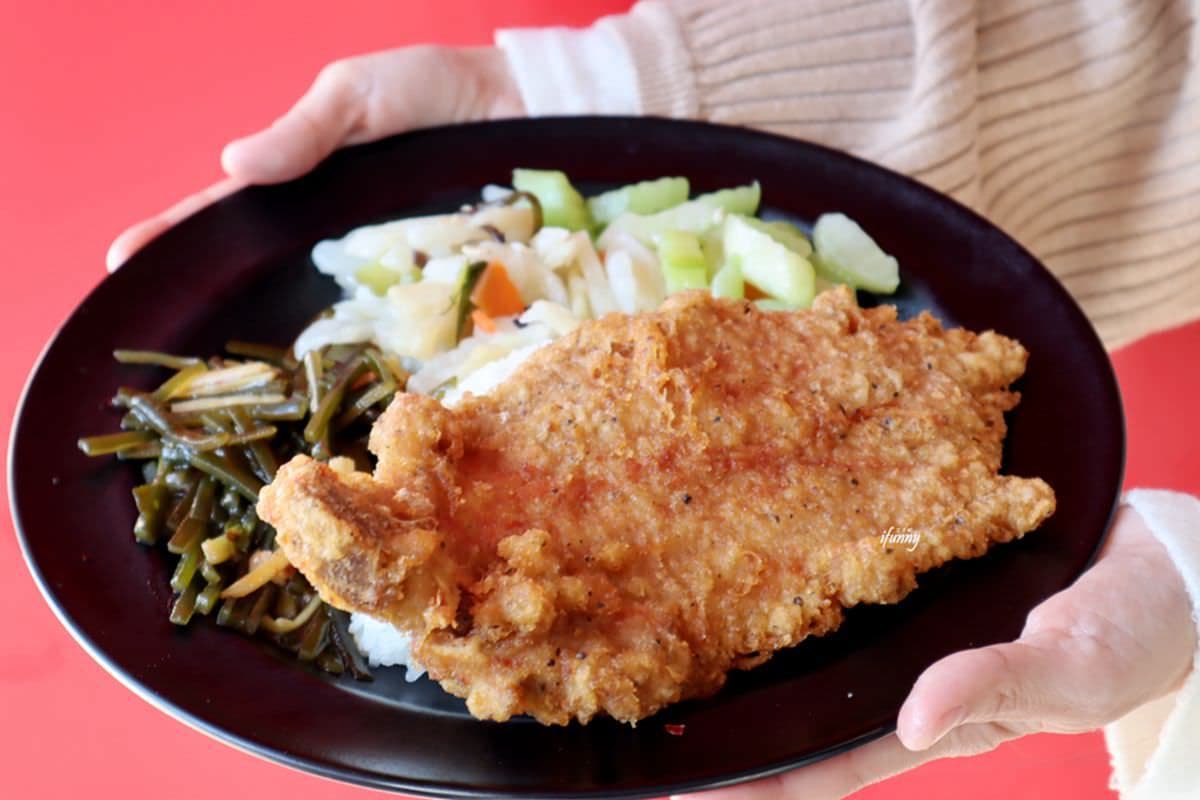 林口不是美食沙漠!饕客帶路吃6家:比臉大雞排飯、近5000則好評、免費加麵線 林口不是美食沙漠!饕客帶路吃6家:比臉大雞排飯、近5000則好評、免費加麵線