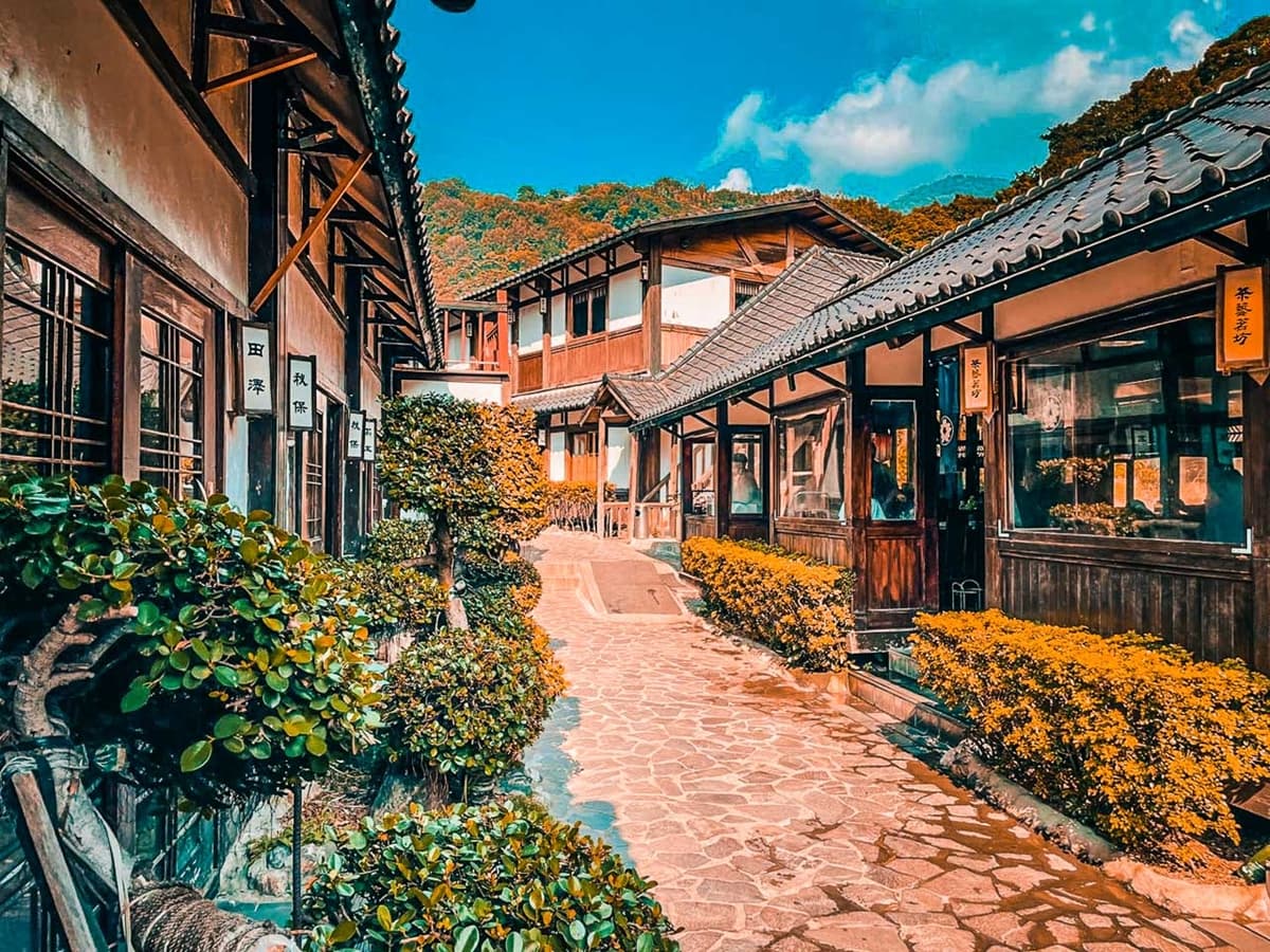 泡溫泉抗寒流!「復古溫泉餐廳」神復刻京都街道,入夜秒變《神隱少女》場景 泡溫泉抗寒流!「復古溫泉餐廳」神復刻京都街道,入夜秒變《神隱少女》場景