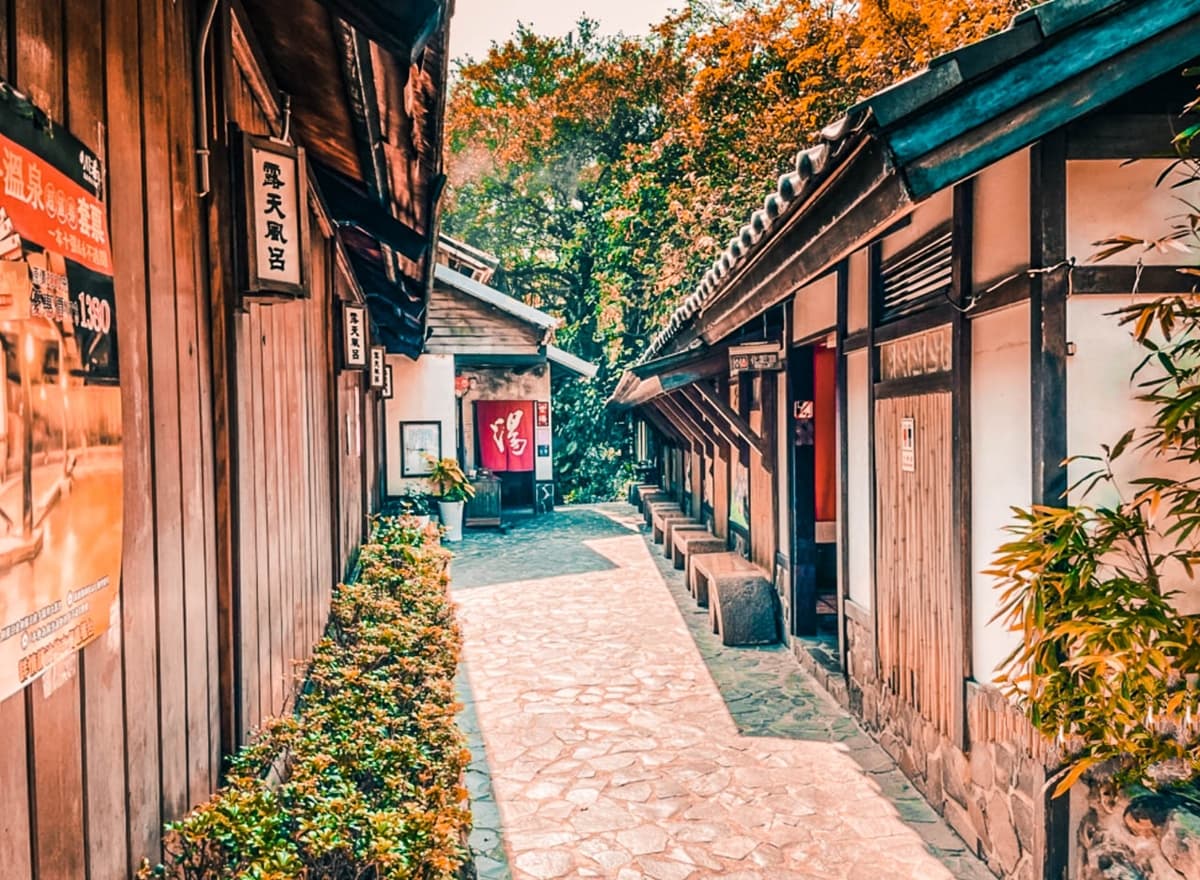 泡溫泉抗寒流!「復古溫泉餐廳」神復刻京都街道,入夜秒變《神隱少女》場景 泡溫泉抗寒流!「復古溫泉餐廳」神復刻京都街道,入夜秒變《神隱少女》場景