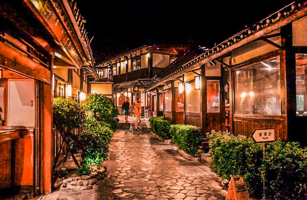 泡溫泉抗寒流!「復古溫泉餐廳」神復刻京都街道,入夜秒變《神隱少女》場景 泡溫泉抗寒流!「復古溫泉餐廳」神復刻京都街道,入夜秒變《神隱少女》場景