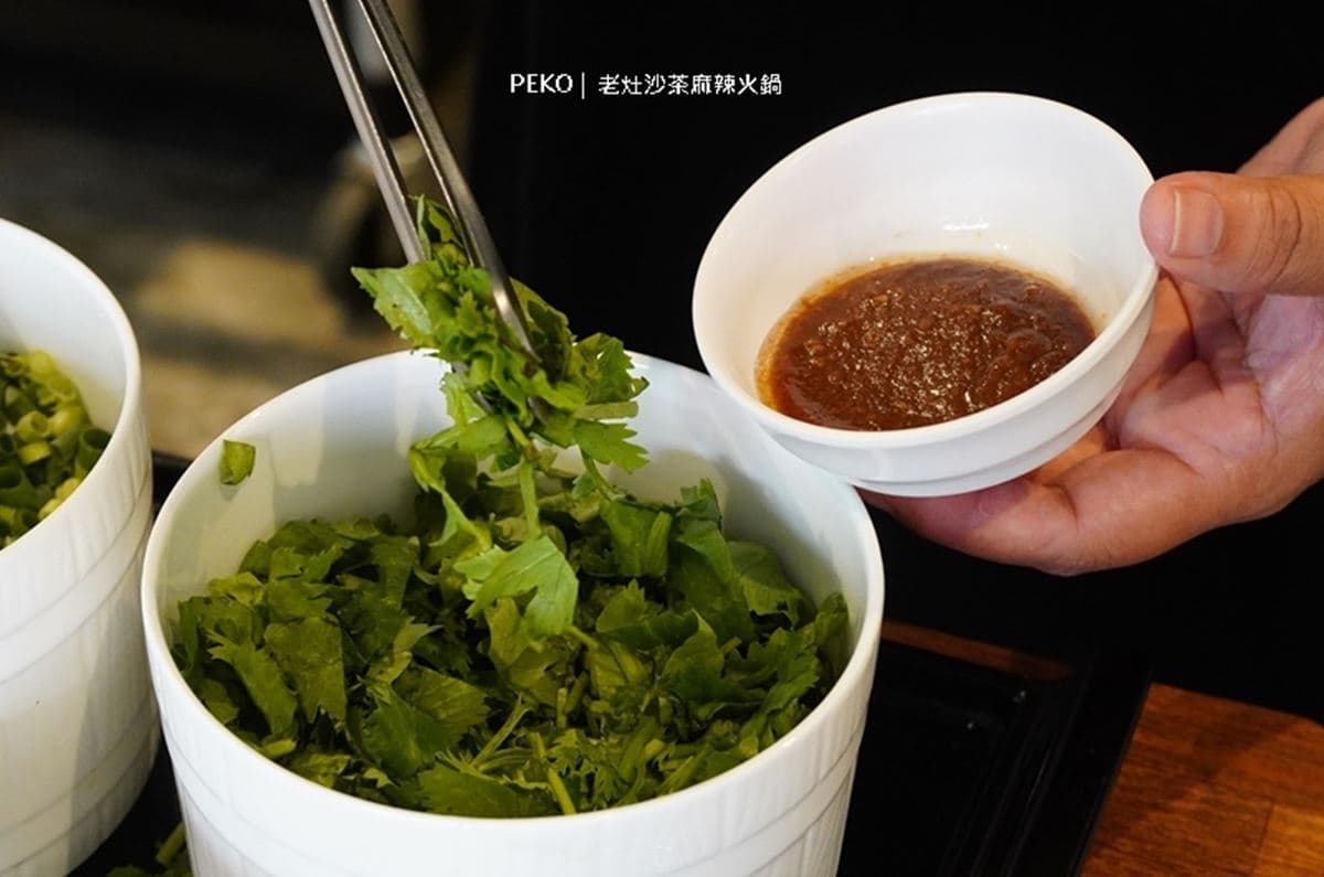 週末急凍先訂位!開嗑高CP值「4.9星沙茶麻辣鍋」,內行曝沙茶加2味變神醬 週末急凍先訂位!開嗑高CP值「4.9星沙茶麻辣鍋」,內行曝沙茶加2味變神醬