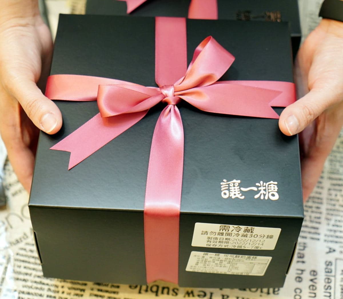 【新開店】神祕建築長出巨型黑玫瑰?台中「秒殺蛋糕」藏這,超濃郁一吃上癮 【新開店】神祕建築長出巨型黑玫瑰?台中「秒殺蛋糕」藏這,超濃郁一吃上癮