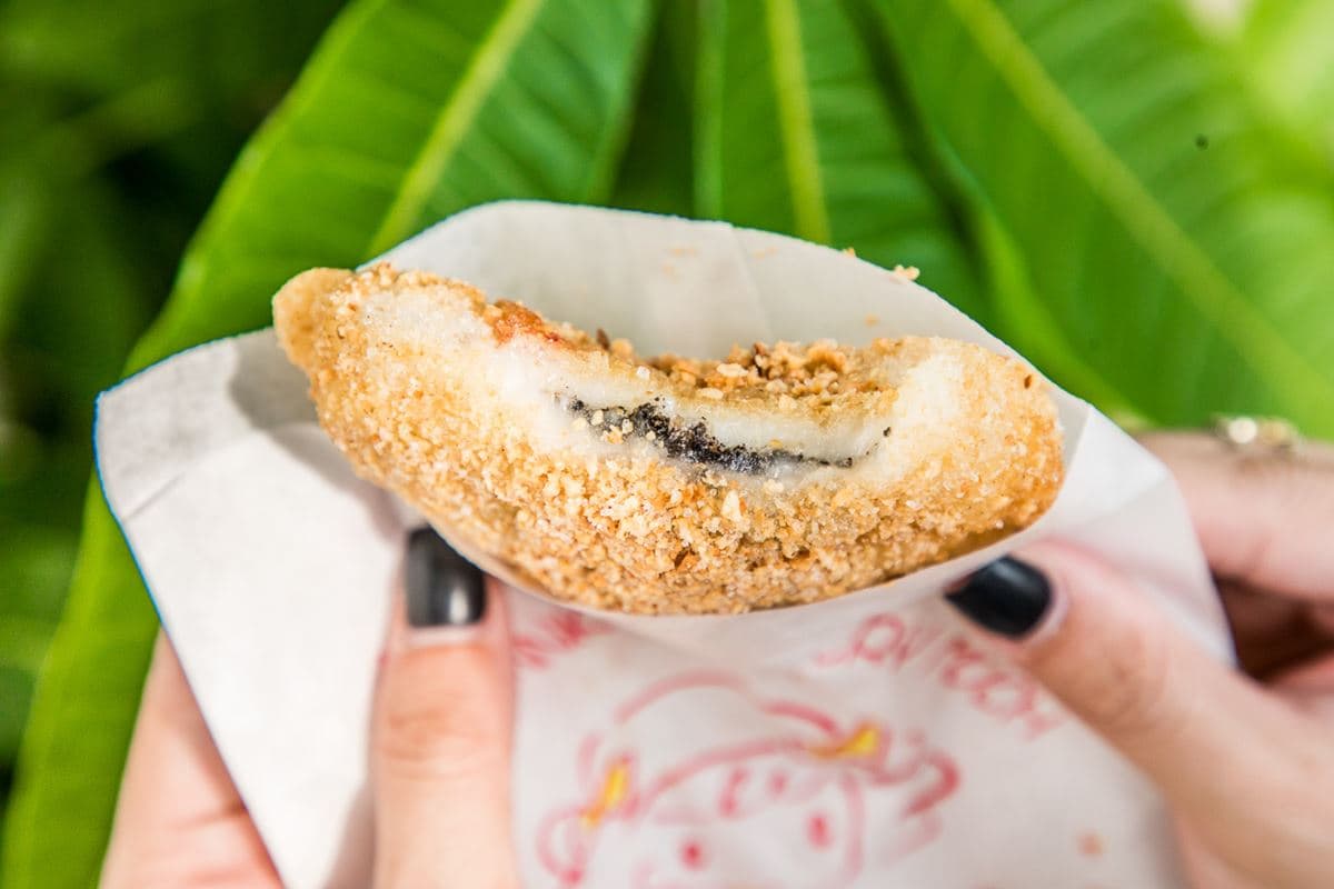 最快1小時完售!阿婆現炸「古早味麻糬」一開攤就排爆,必點秒殺花生糖口味 最快1小時完售!阿婆現炸「古早味麻糬」一開攤就排爆,必點秒殺花生糖口味