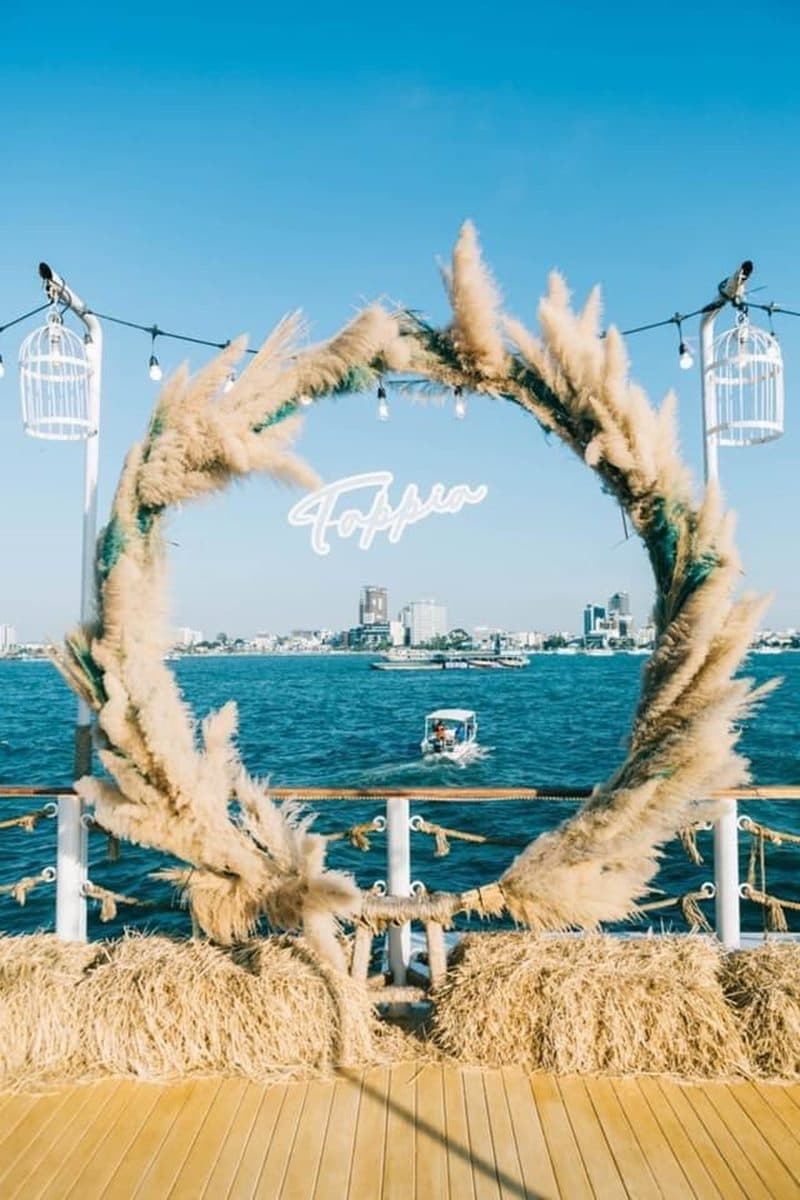 【新開店】超狂「海上漂浮咖啡廳」!必拍無敵海景環繞座位,釣魷魚現烤現吃 【新開店】超狂「海上漂浮咖啡廳」!必拍無敵海景環繞座位,釣魷魚現烤現吃