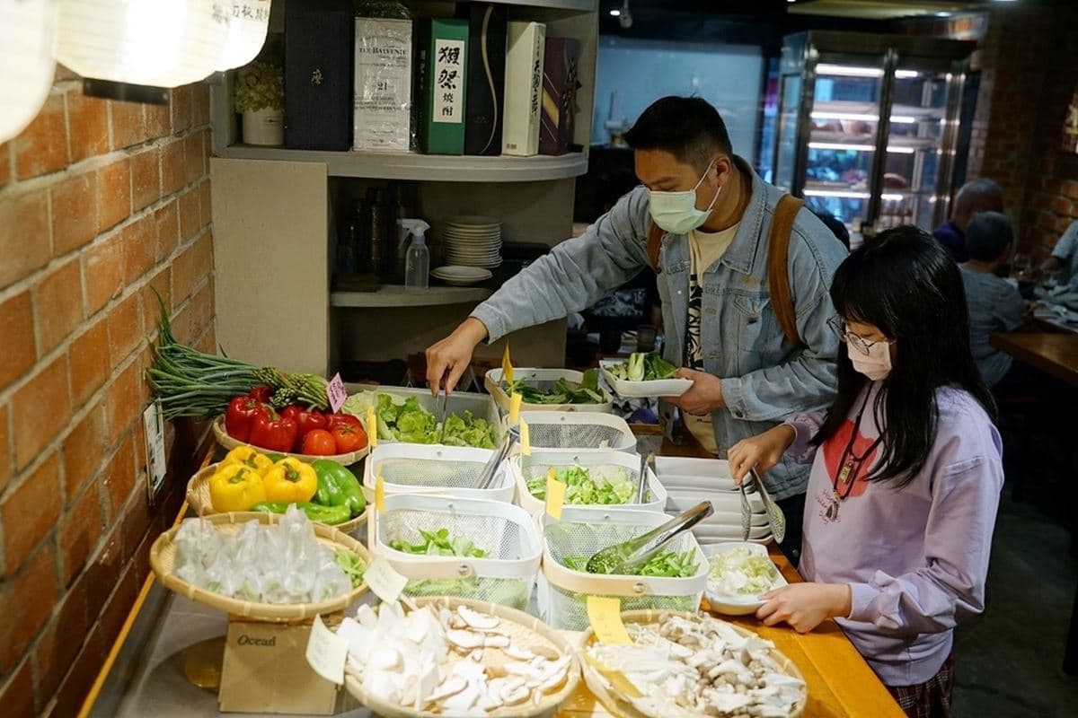 蔬菜任夾吃到飽!台北「高CP值鐵板燒」免500元爽嗑和牛,再享白飯、湯無限續 蔬菜任夾吃到飽!台北「高CP值鐵板燒」免500元爽嗑和牛,再享白飯、湯無限續