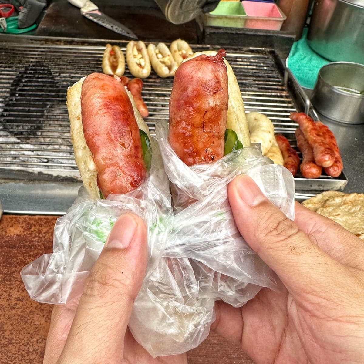 買2份比珍奶還便宜!高雄「佛系大腸包小腸」僅30元,塞滿蒜片+黃瓜不手軟 買2份比珍奶還便宜!高雄「佛系大腸包小腸」僅30元,塞滿蒜片+黃瓜不手軟