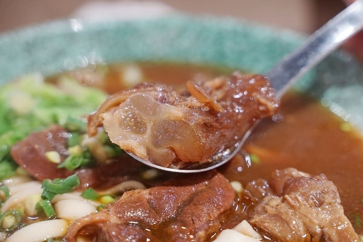 開嗑中壢「大碗公牛肉麵」!燉牛筋軟Q帶勁超銷魂,祕製滷味根本白飯殺手 開嗑中壢「大碗公牛肉麵」!燉牛筋軟Q帶勁超銷魂,祕製滷味根本白飯殺手