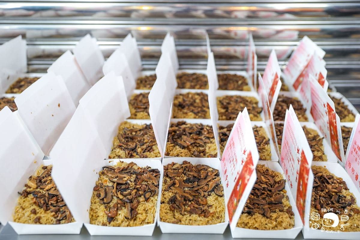 網推「台北最好吃」!迪化街「百年油飯+芋粿」郭董也愛,熟客一次瘋搶50盒 網推「台北最好吃」!迪化街「百年油飯+芋粿」郭董也愛,熟客一次瘋搶50盒